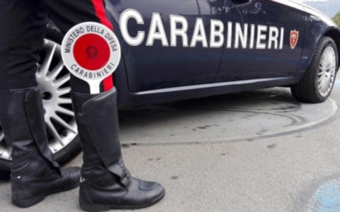 Fermati con merce rubata: vestiti e cosmetici per un valore di 2mila euro