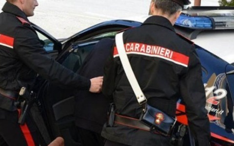 Guida senza patente e rifiuto dell’alcoltest: denunciato un 45enne