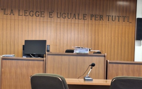Agente di viaggi sotto processo per truffa ai vacanzieri