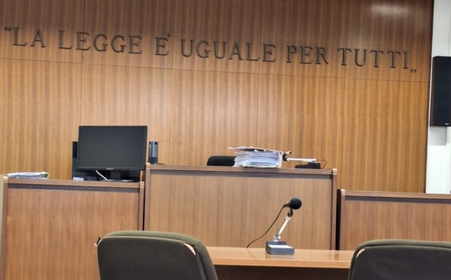 Agente di viaggi sotto processo per truffa ai vacanzieri