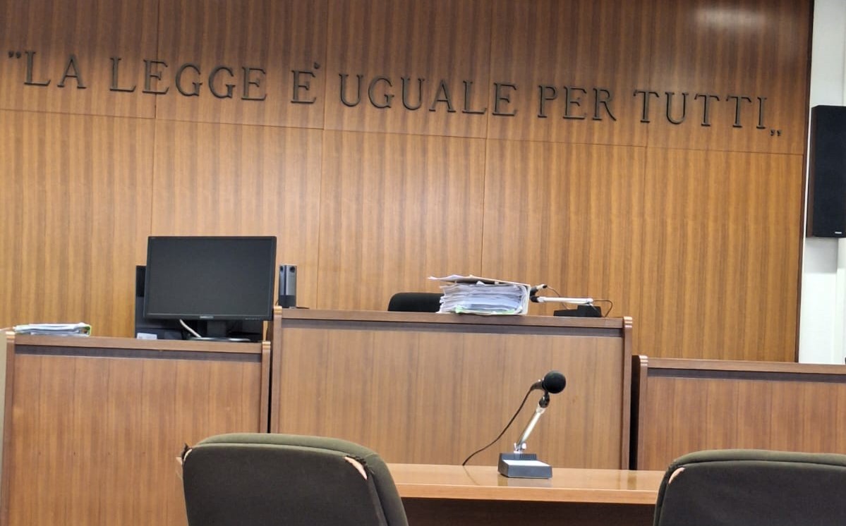 Agente di viaggi sotto processo per truffa ai vacanzieri