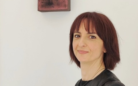 Alessandra Rovelli, artista di Rivolta d’Adda, trionfa negli Stati Uniti con una mostra a Cincinnati